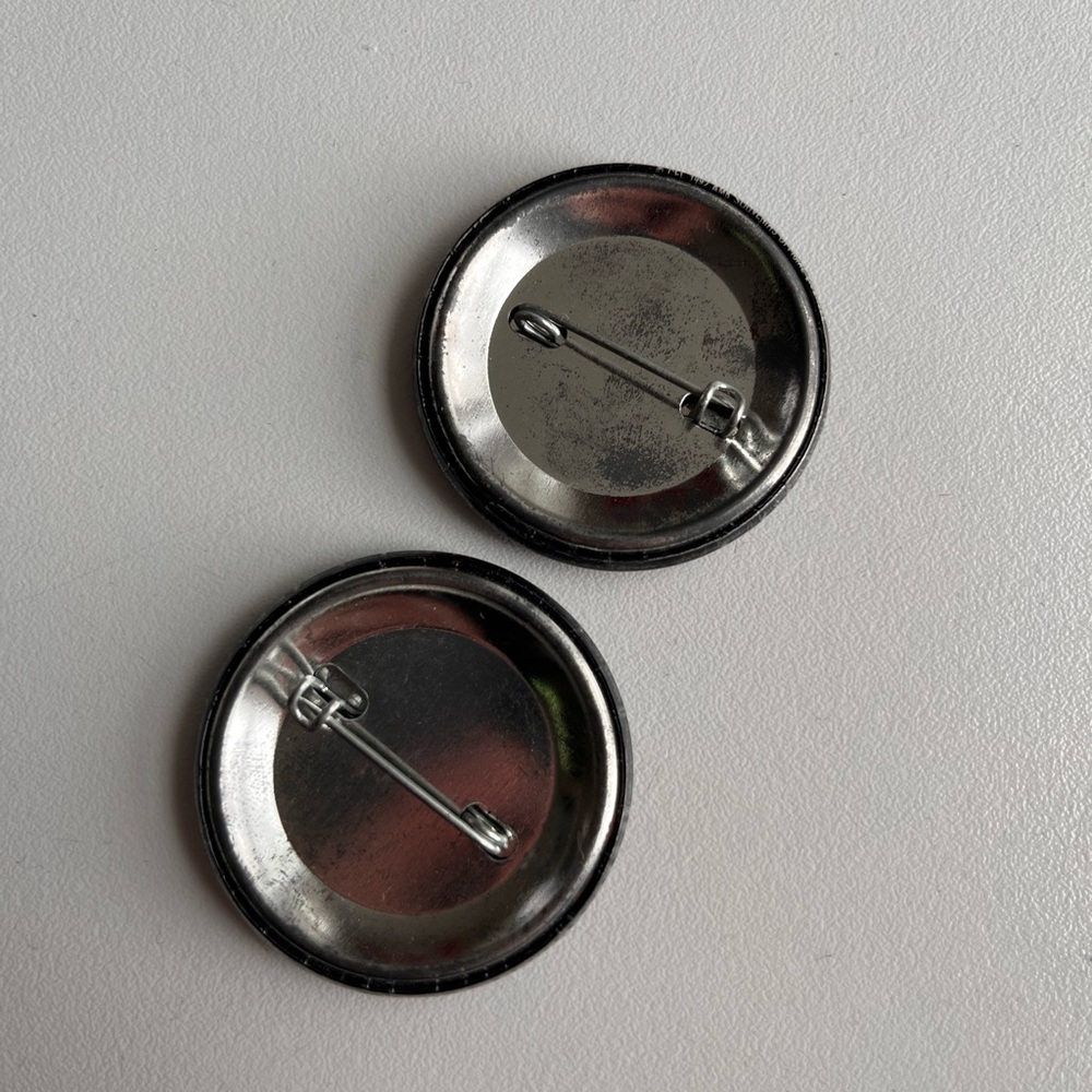 Vintage Ottawa Rough Riders 1992 CFL Football Pin Back Buttons x2 RARE - Picture 2 of 3